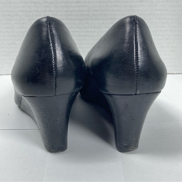 Tory Burch Women's Black Leather Cap Toe Wedge Pumps Gold Logo Tory Size 7.5M - Picture 6 of 11